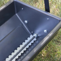 Agri-Fab Anhänge-Kastenstreuer/Rasenlüfter mit Kra