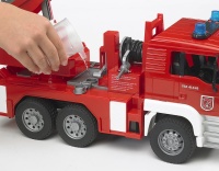 Bruder MAN TGA Feuerwehr mit Drehleiter, Wasserpumpe, Light 