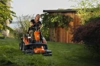 Husqvarna Rider R 200iX AWD - ohne Mähdeck & Ladege