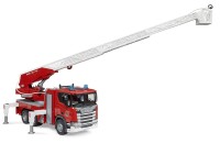 Bruder Scania Super 560R Feuerwehr mit Drehleiter, Wasserpumpe und Light & Sound Modul