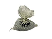 Verpackung von Schneeketten in einem weißen Stoffsack 